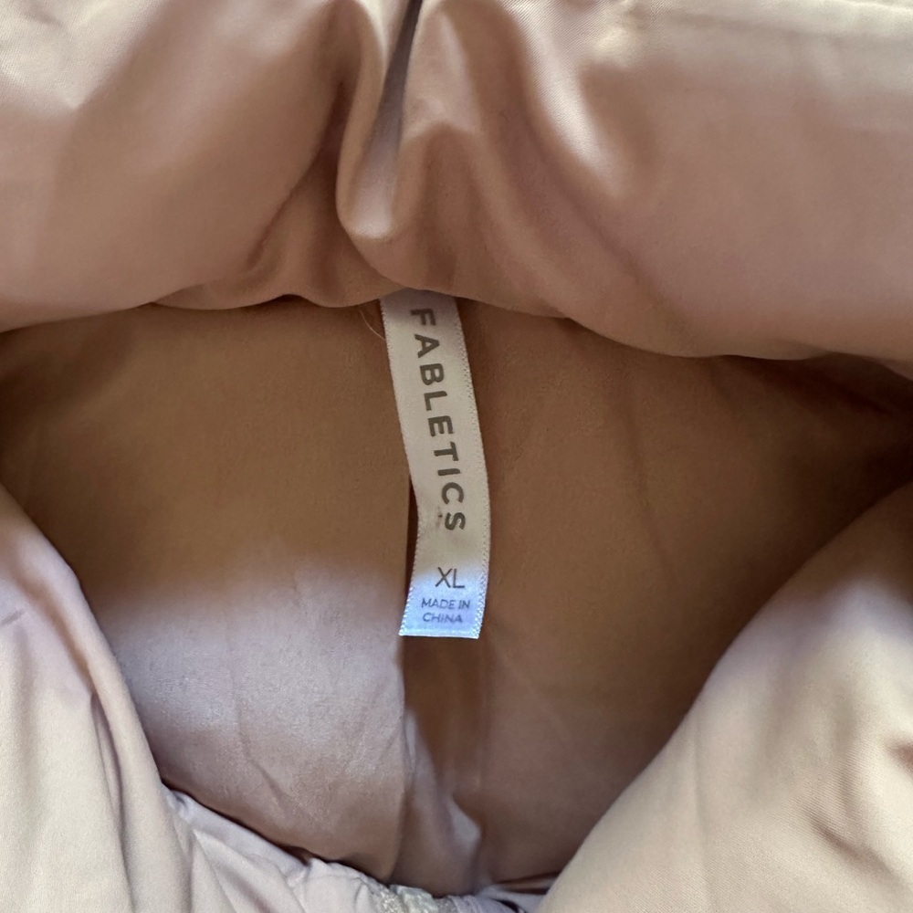 Fabletics Wander Cropped Puffer Jacket in Desert Size XL Coat Insulated - Picture 10 of 13